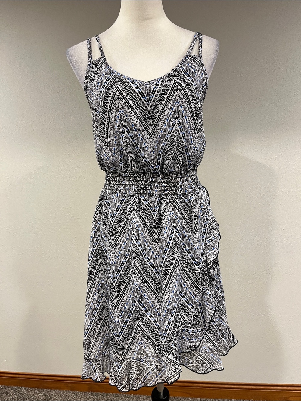 Sleeveless Black & White Chevron Print mini Dress size small